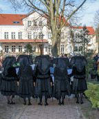 Kirchgang zu Ostern ©Peter Becker