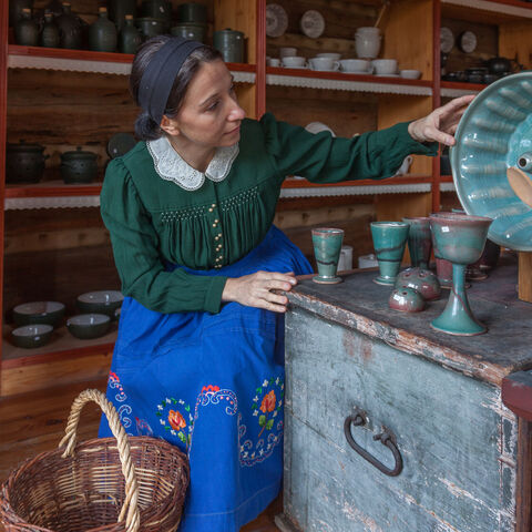 Ausgehtracht beim Einkauf &copy;Peter Becker