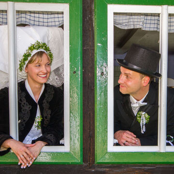 Hochzeitspaar in Tracht &copy;Peter Becker