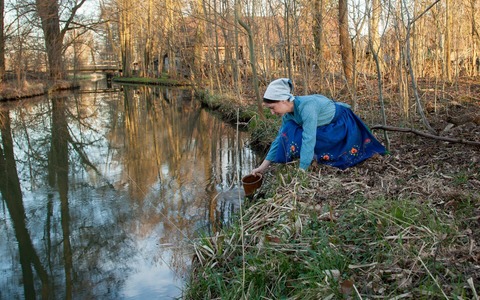 Osterwasser holen in Burg &copy;Peter Becker