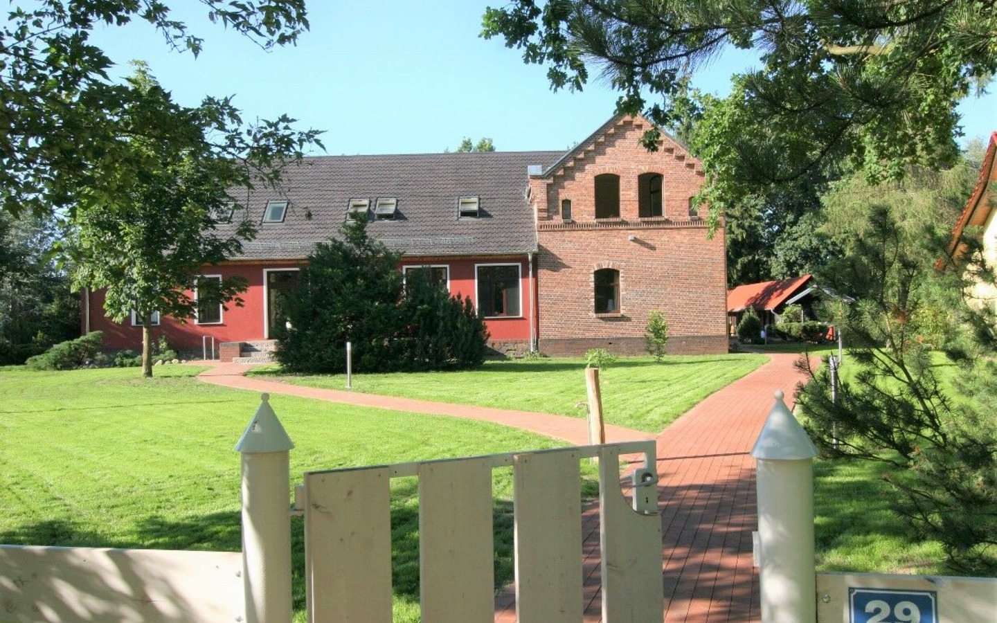 Au&szlig;enansicht Garten