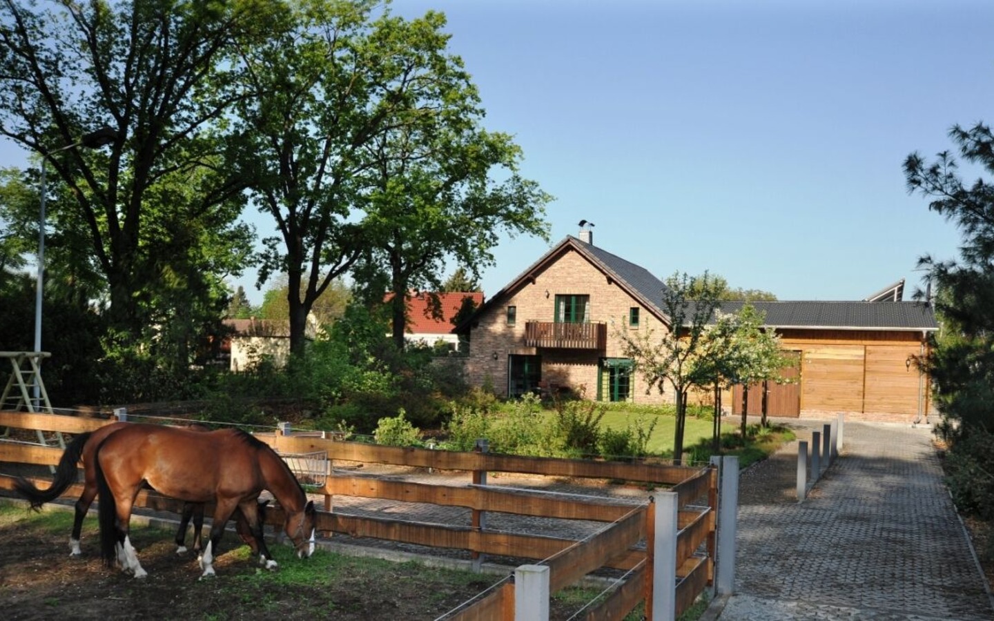 Gartenansicht mit Spielplatz