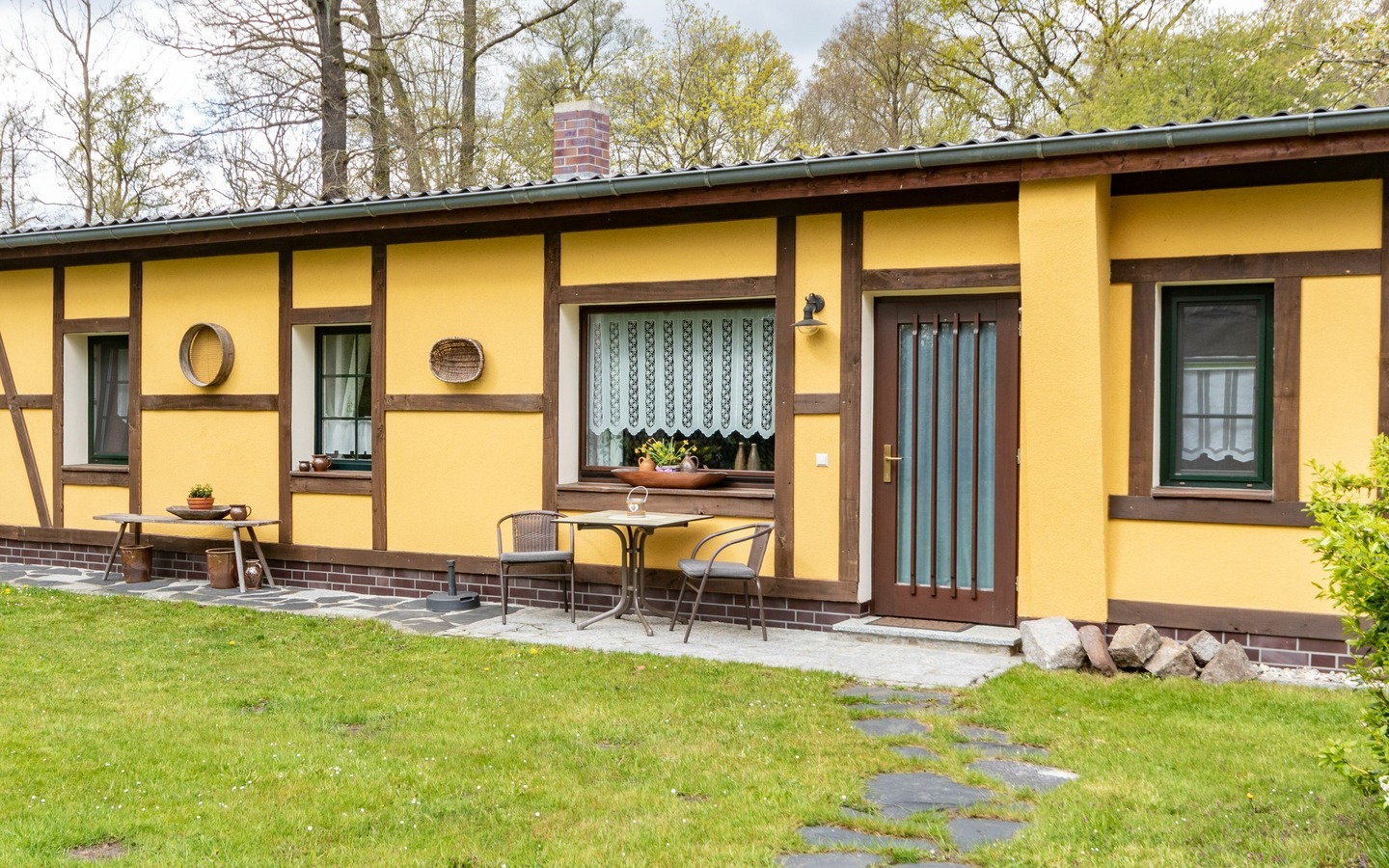 Kleiner Freisitz hinter dem Haus