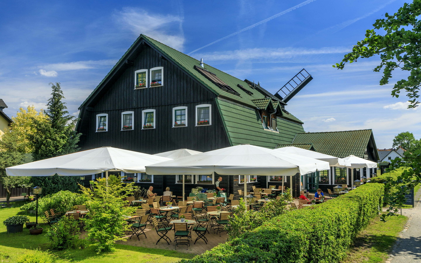 Biergarten der Kr&auml;uterm&uuml;hle am Kur- und Sagenpark , Foto: Rainer Weisflog, Lizenz: Kr&auml;uterm&uuml;hlenhof Burg Spreewald
