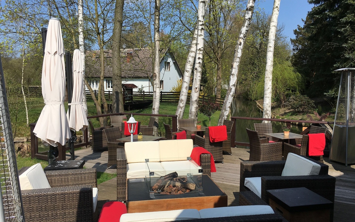 Terrasse Hofrestaurant Zum Schlangenk&ouml;nig, Foto: Hofrestaurant, Lizenz: Amt Burg (Spreewald)