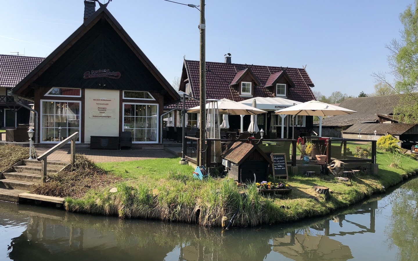Direkt am Wasser, Foto: Hofrestaurant, Lizenz: Amt Burg (Spreewald)
