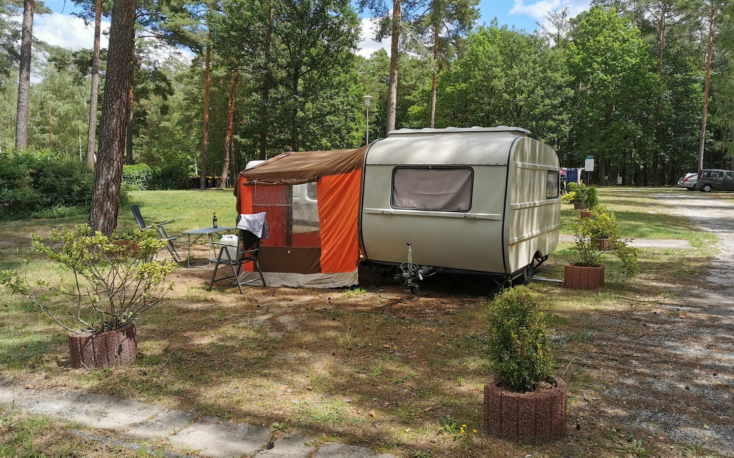 Standplatz Wohnwagen, Foto: ReFanCard, Lizenz: Waldcamping Am Gro&szlig;see