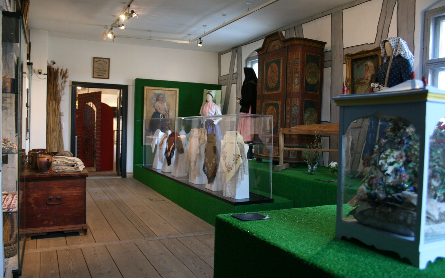 Museum Schloss L&uuml;bben - Trachtenraum, Foto: Corinna Junker, Lizenz: Museum Schloss L&uuml;bben