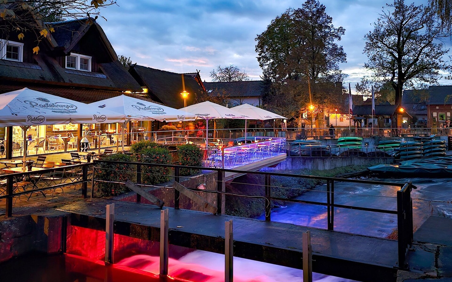Spreehafen Burg - Blick von Br&uuml;cke bei Nacht, Foto: Tino Meier, Lizenz: Spreehafen Burg