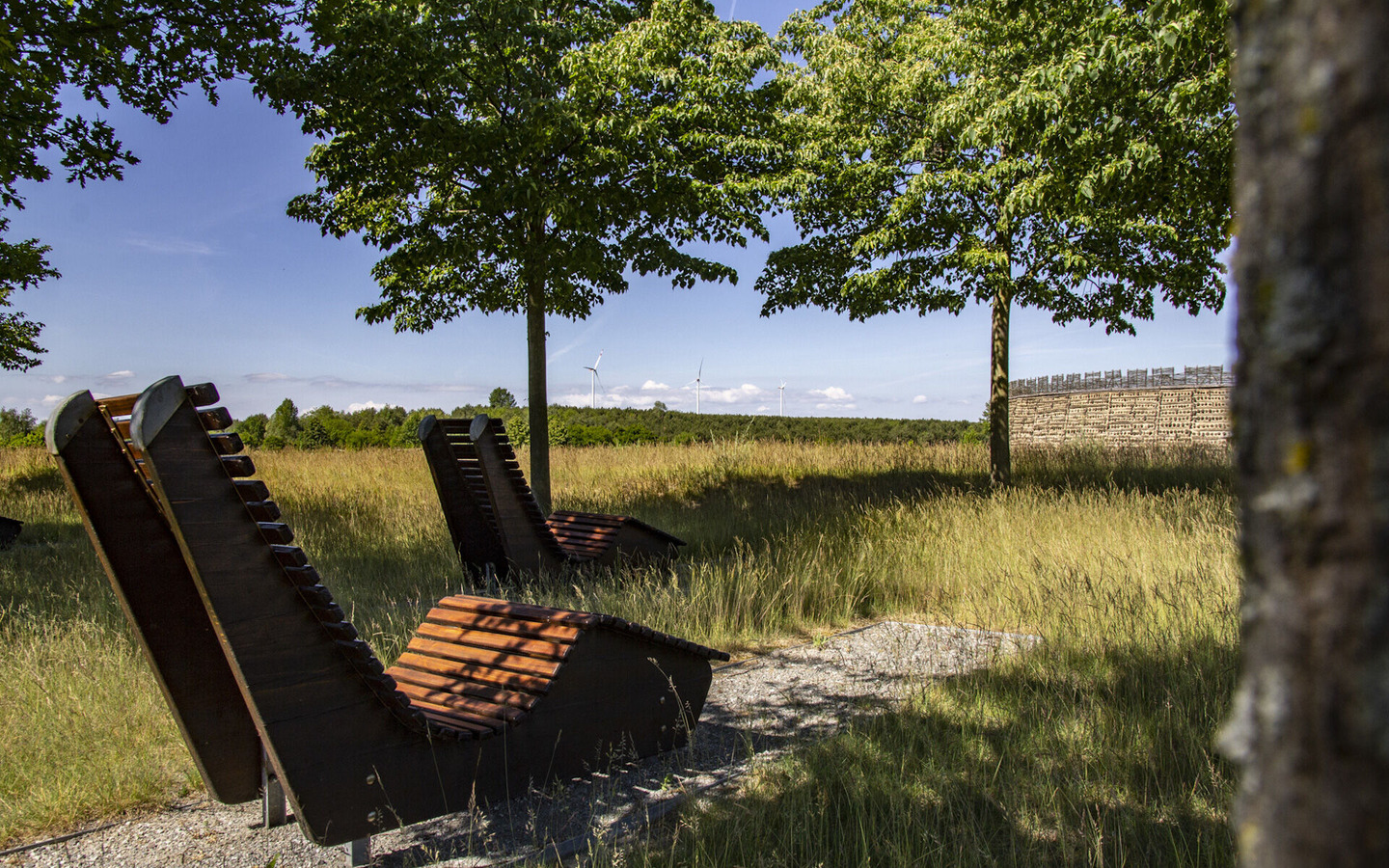 Entspannen im Au&szlig;enbereich der Slawenburg, Foto: &Ouml; Grafik_sk, Foto: Peter Becker