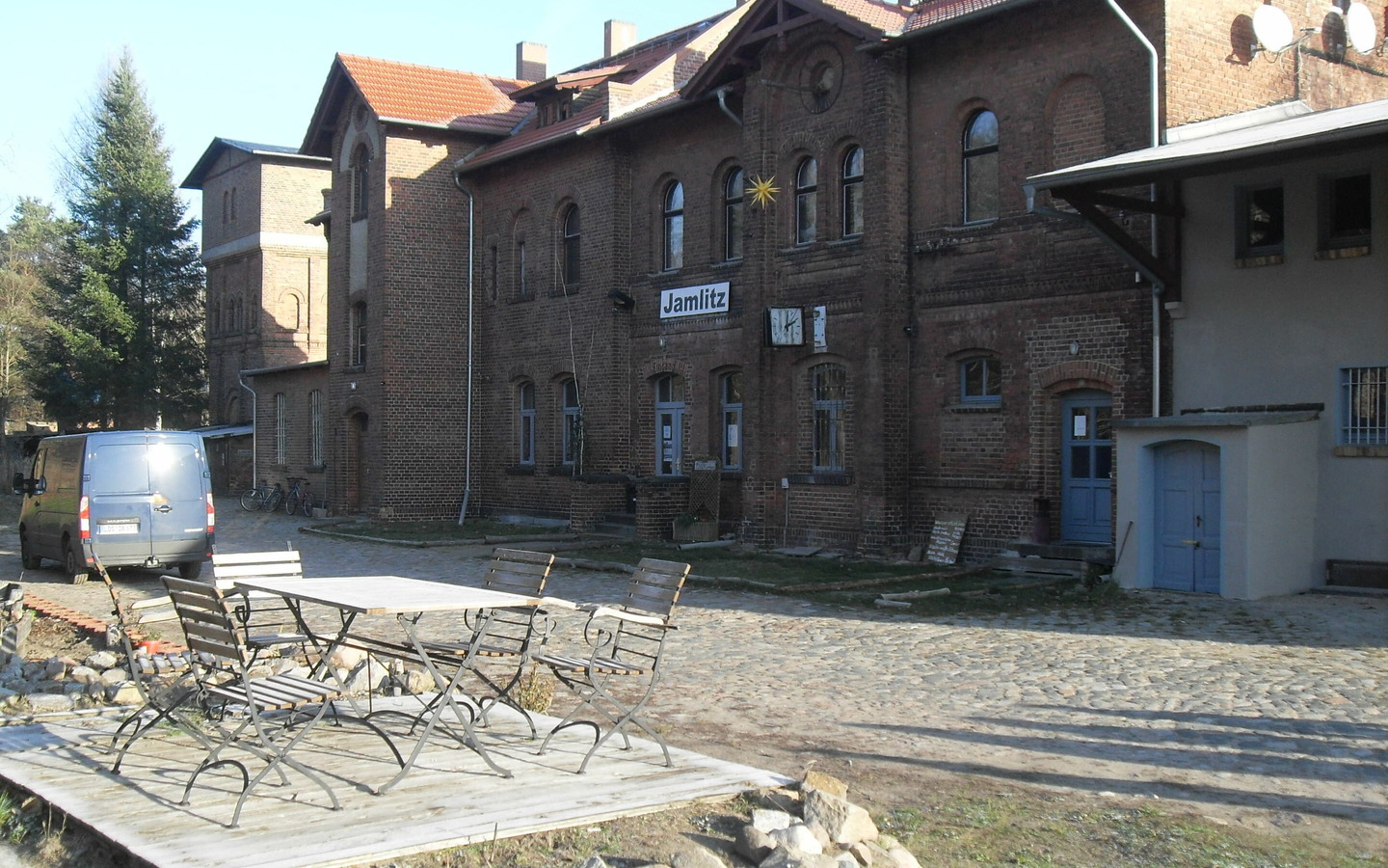 Ehemaliges Bahnhofsgeb&auml;ude, heutiges Justus Delbr&uuml;ck Haus, Foto: TEG