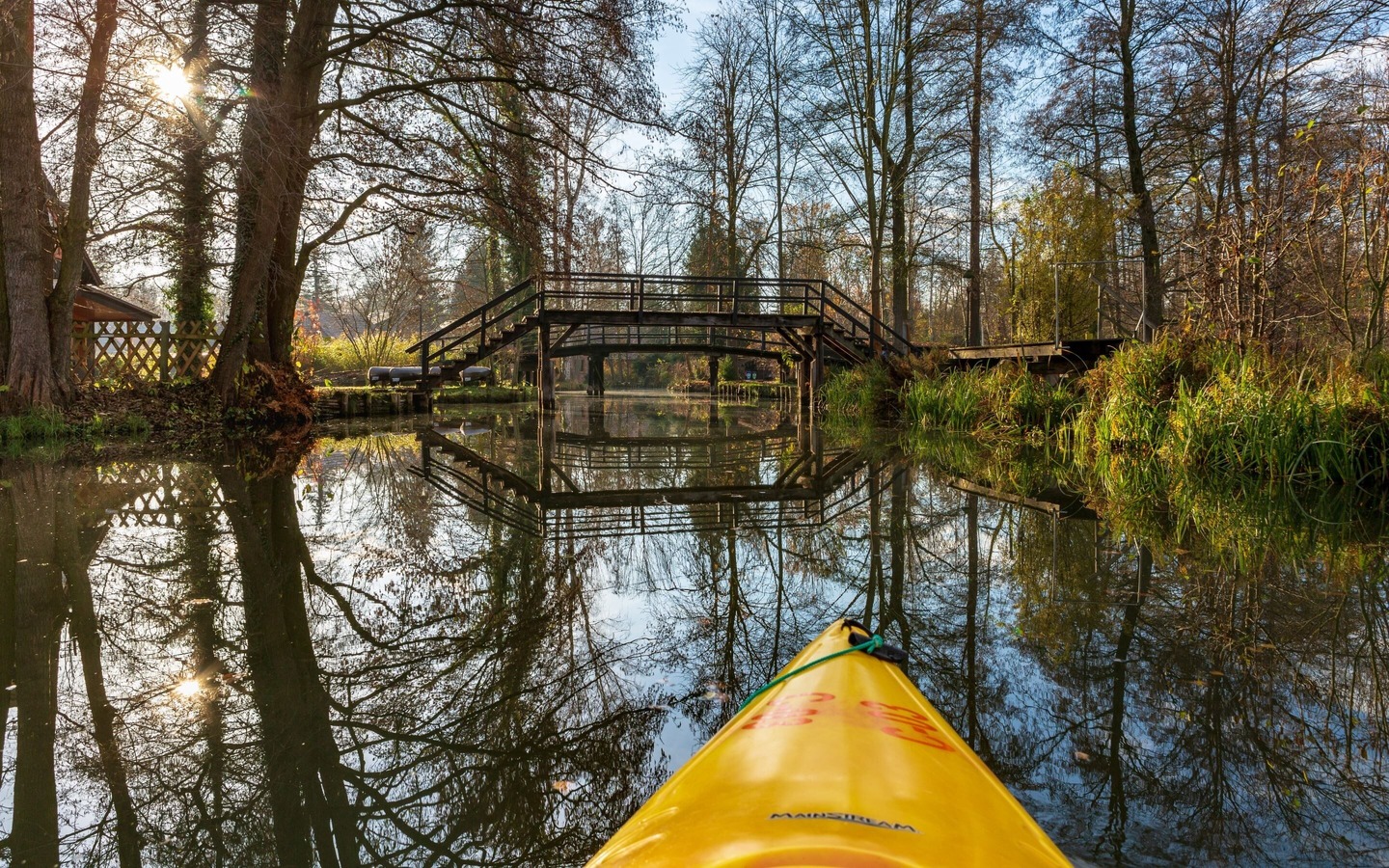 Spreewaldbr&uuml;cke in L&uuml;bbenau im Herbst, Foto: TMB Fotoarchiv/Steffen Lehmann